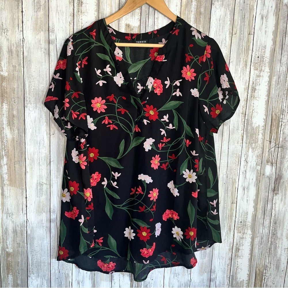 Torrid Floral Georgette Blouse 1X Black Red Split Neck Lightweight Plus Size Top - Picture 2 of 6